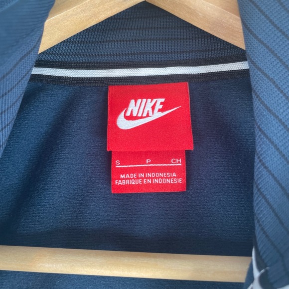 Nike Navy Performance Jacket with White Accents - Picture 3 of 12